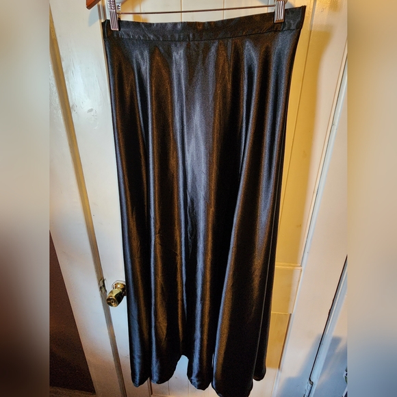Silky Black Maxi Skirt. No Tag. 15 Inch Waist Measurement - Picture 1 of 4